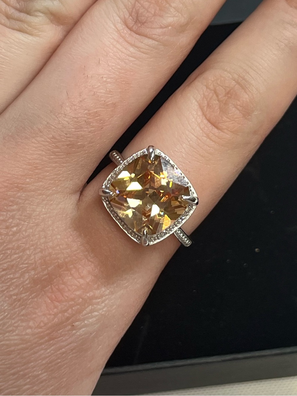 Sterling silver ring with gorgeous peach stone. 925. Size 9